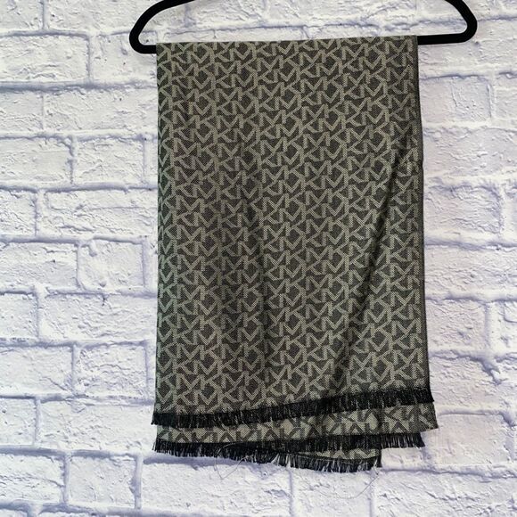 Michael Kors scarf raw hem - Picture 10 of 12